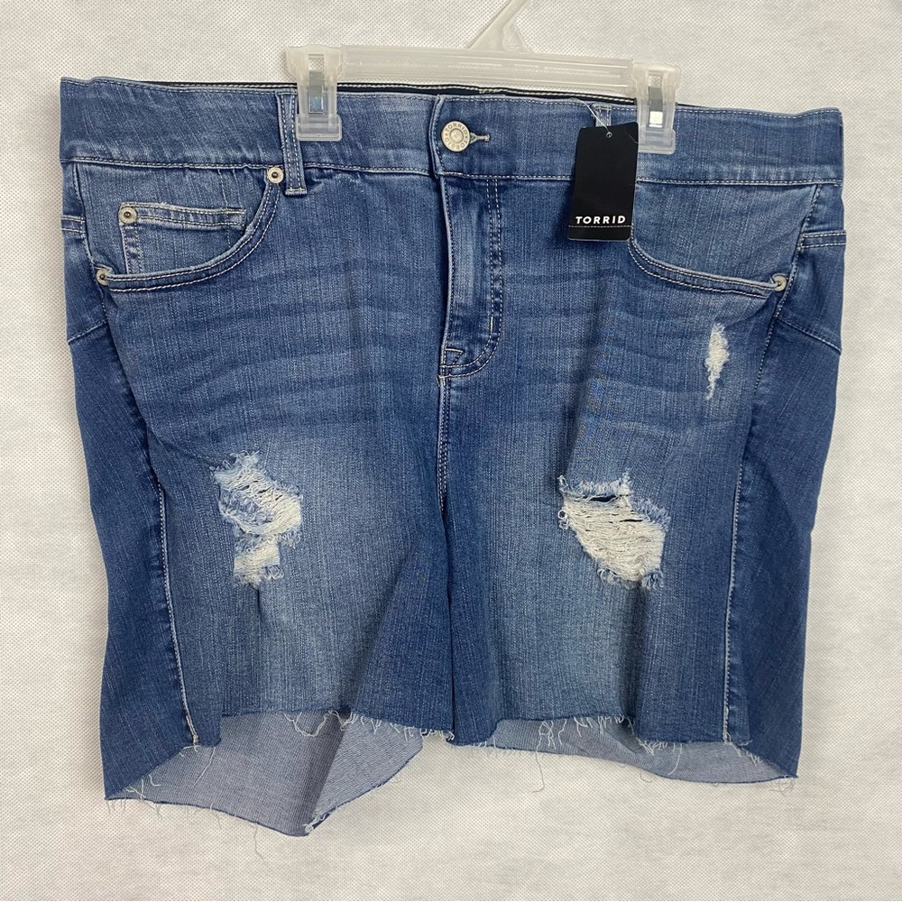 Torrid 5" Bombshell Premium Stretch High Rise Sho… - image 1